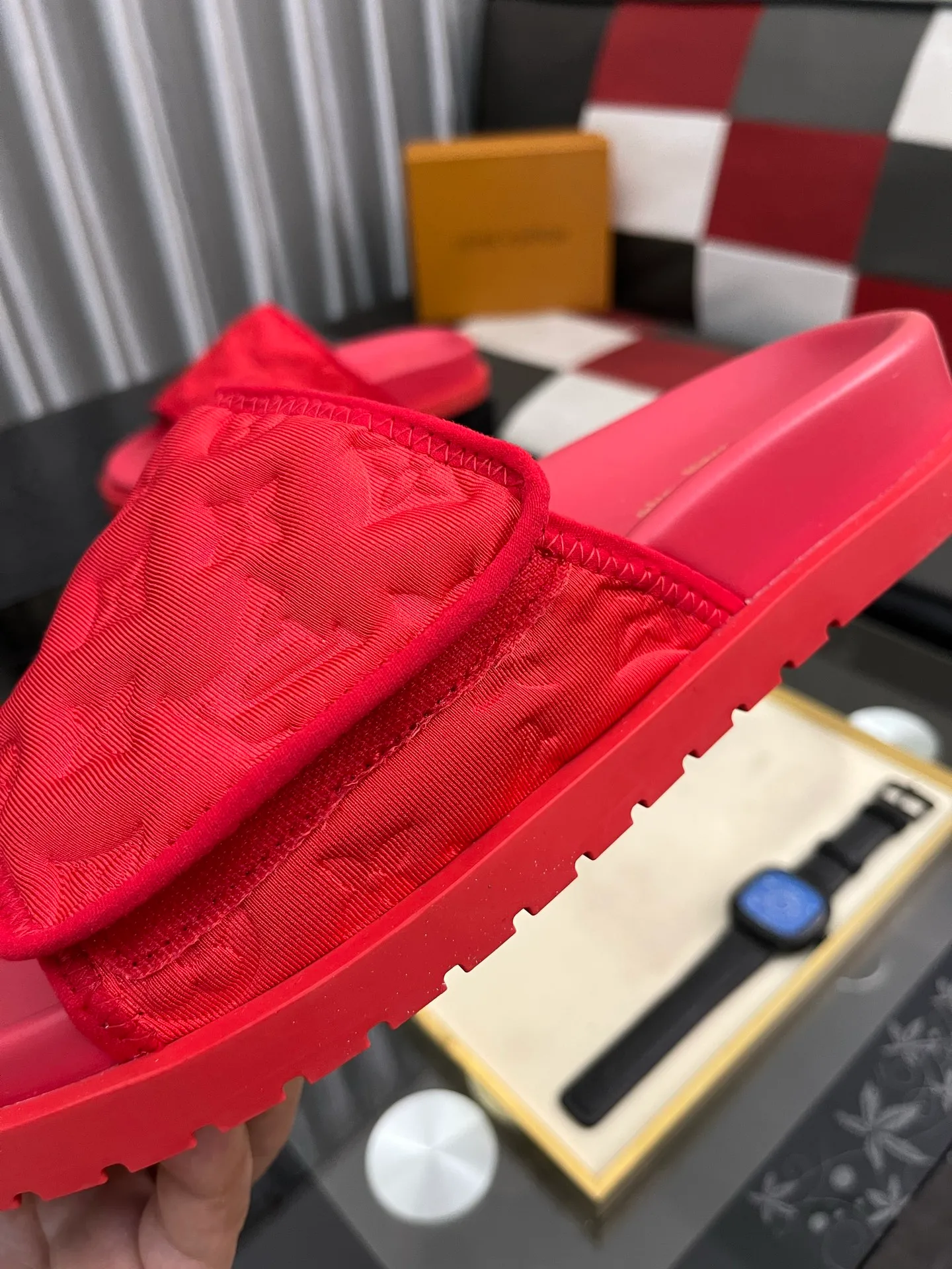 Men's men's shoes💰320⌚️⌚️[Louis Vuitton LV slippers] (high-end cowhide) counter 1:1 fashion style summer must-have! The designer used LV’s iconic outsole. The original simple slippers instantly become fashionable! The upper is made of flexible special cowhide leather straps alternately, and the workmanship is exquisite! A must-have for stylish men in summer, size 38-44